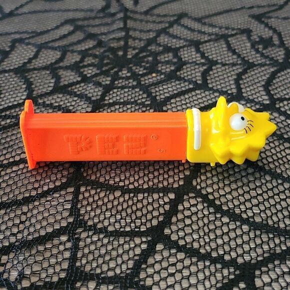 Lisa Simpson PEZ Dispenser - Picture 3 of 11